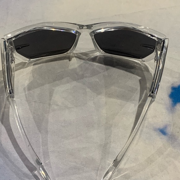 Sunglasses - Picture 3 of 4